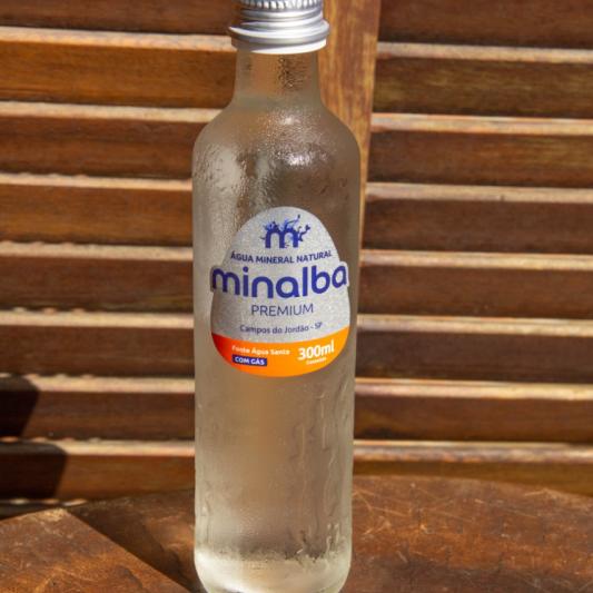 Água Mineral Com Gás Premium (garrafa de vidro)