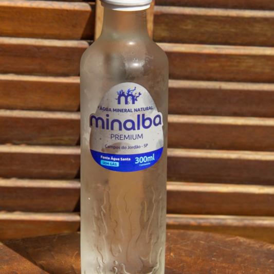 Água Mineral Sem Gás Premium (garrafa de vidro)