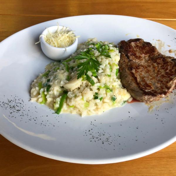 Risoto de Alho Poró Com Filé Escalope